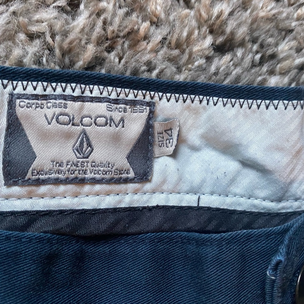 Volcom Vmonty Shorts And Wallet - image 3